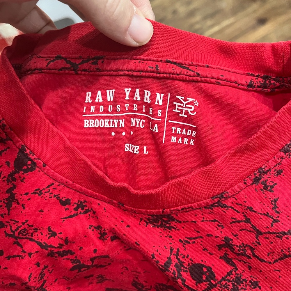 Raw yarn industries tee. Size large